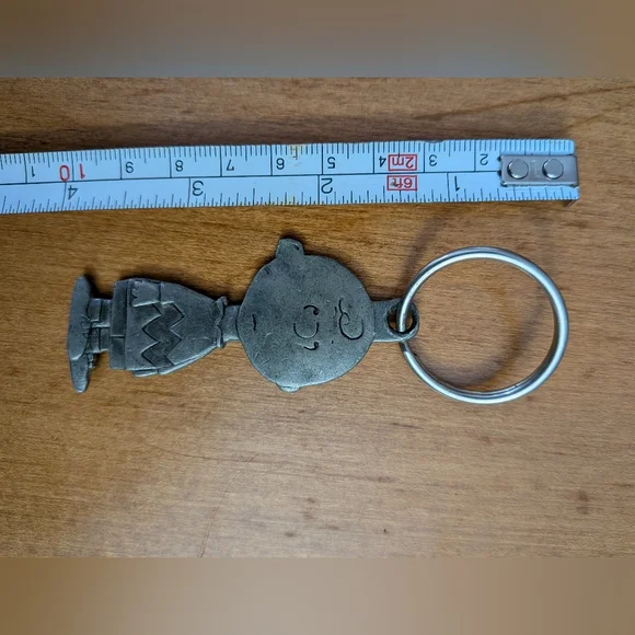Metal Charlie Brown Key Chain - Picture 4 of 4